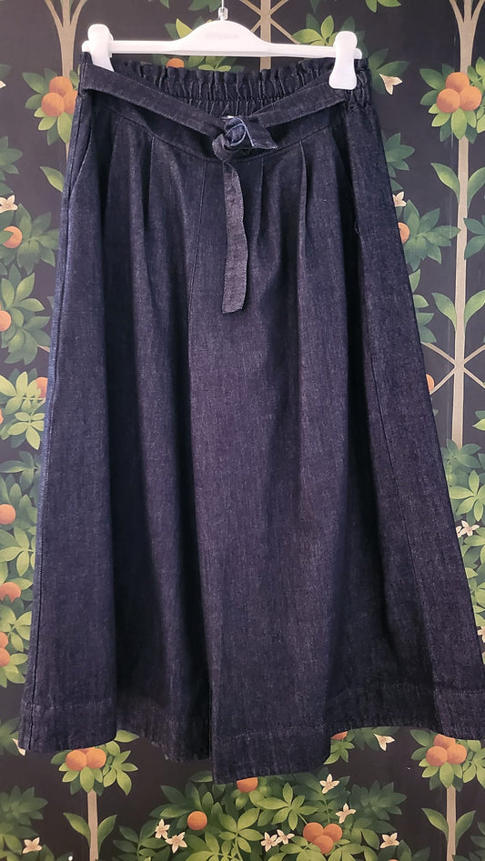 PANTALONE JEANS GAMBA LARGA CON CINTURA DAVANTI P2163
