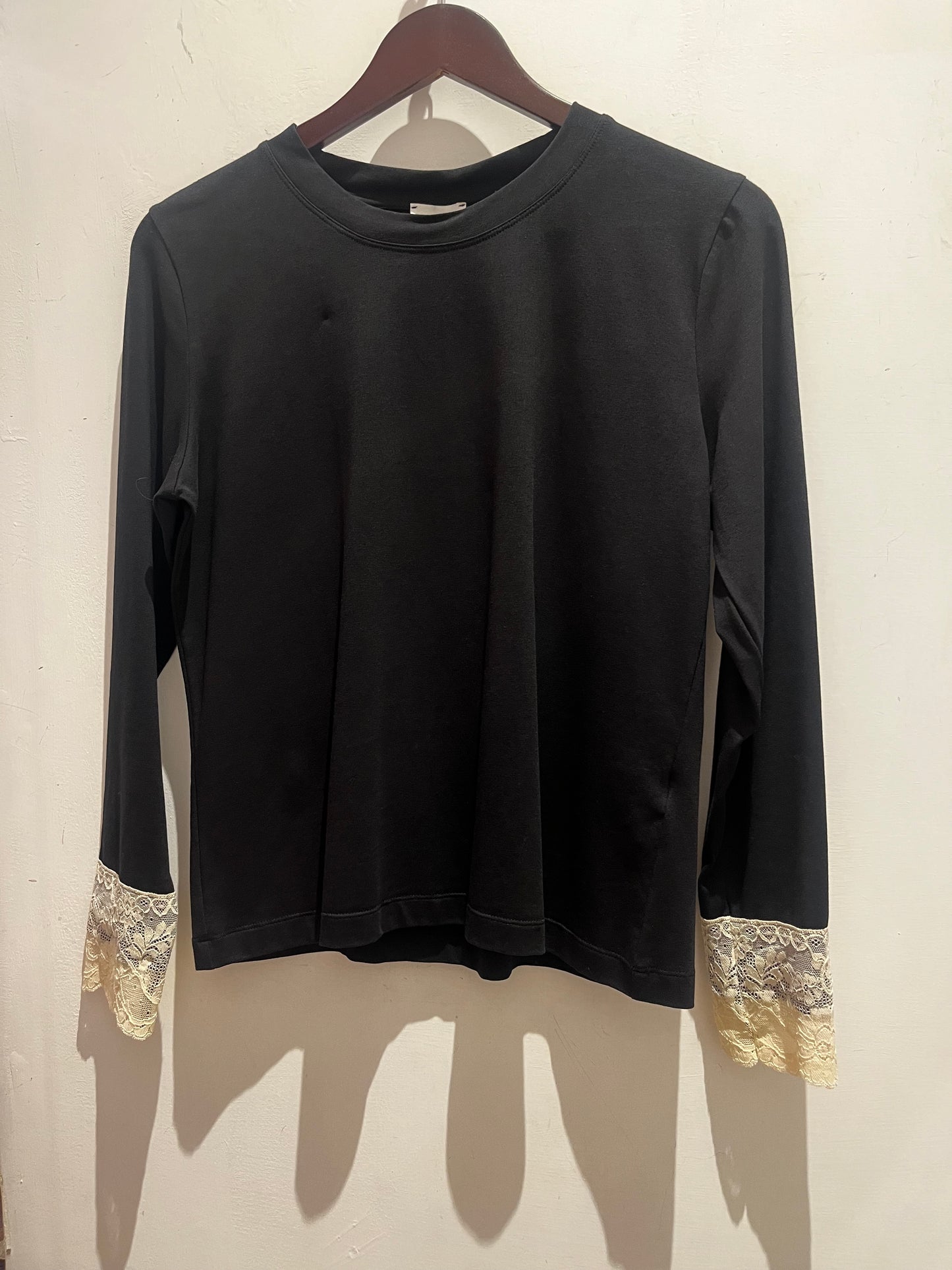 MAGLIA "ALAN" M22069P 
CON POLSI IN PIZZO