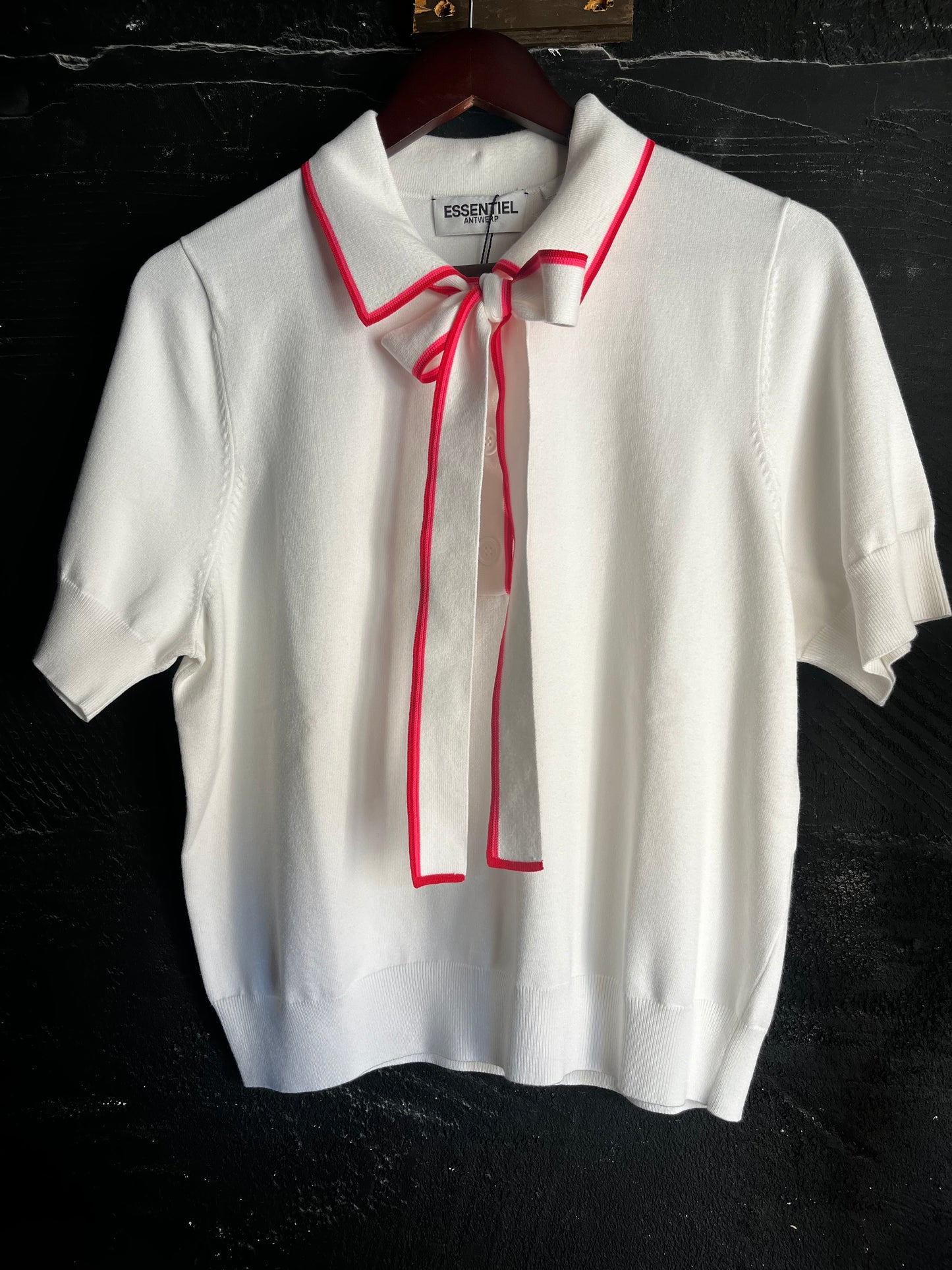 Polo Bianca con Fiocco Hight Polo with a Bow di ESSENTIEL ANTWERP