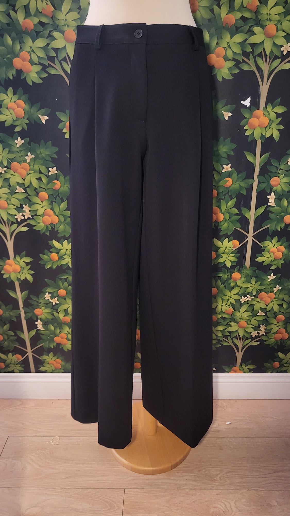 PANTALONE DRITTO CON ELASTICO IN VITA E RIGA CENTRALE SULLA GAMBA M110B/10