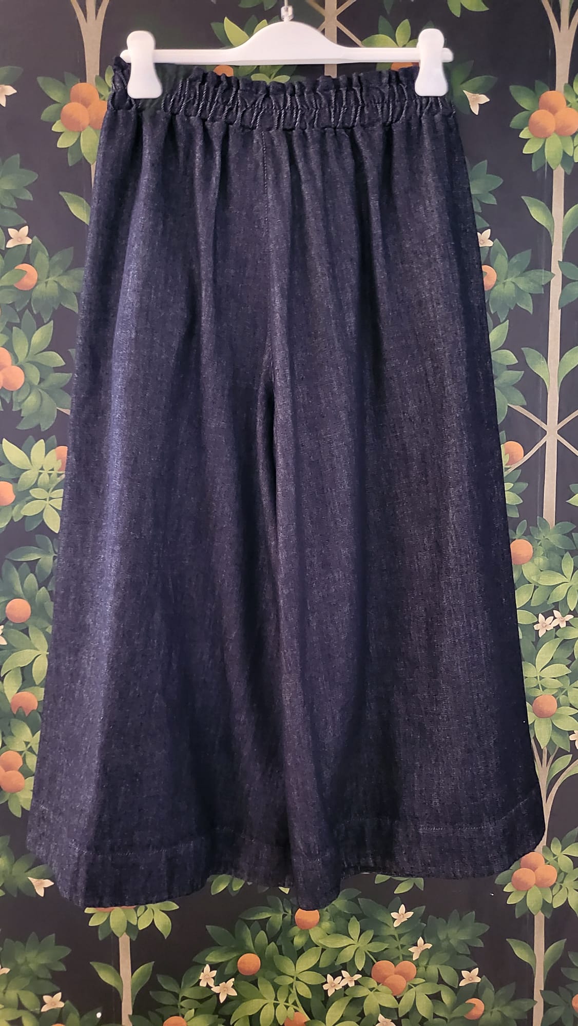 PANTALONE JEANS GAMBA LARGA CON CINTURA DAVANTI P2163